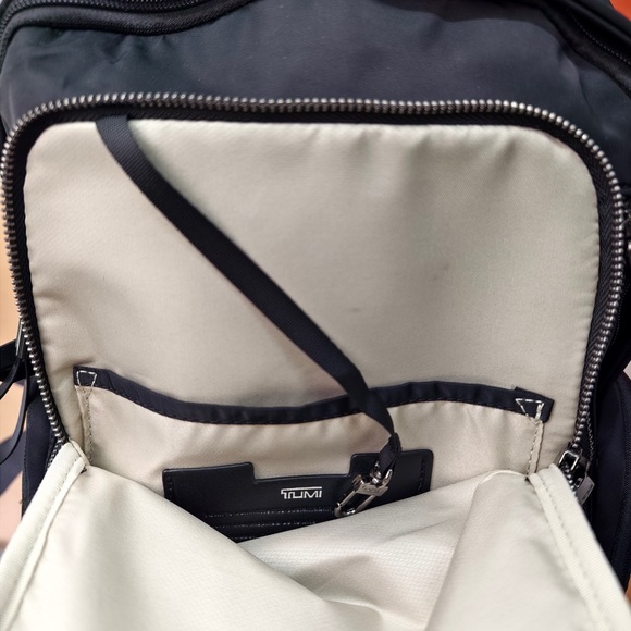 🍩Tumi Voyageur Nylon Backpack | Women's Commuter Bag - Picture 4 of 4